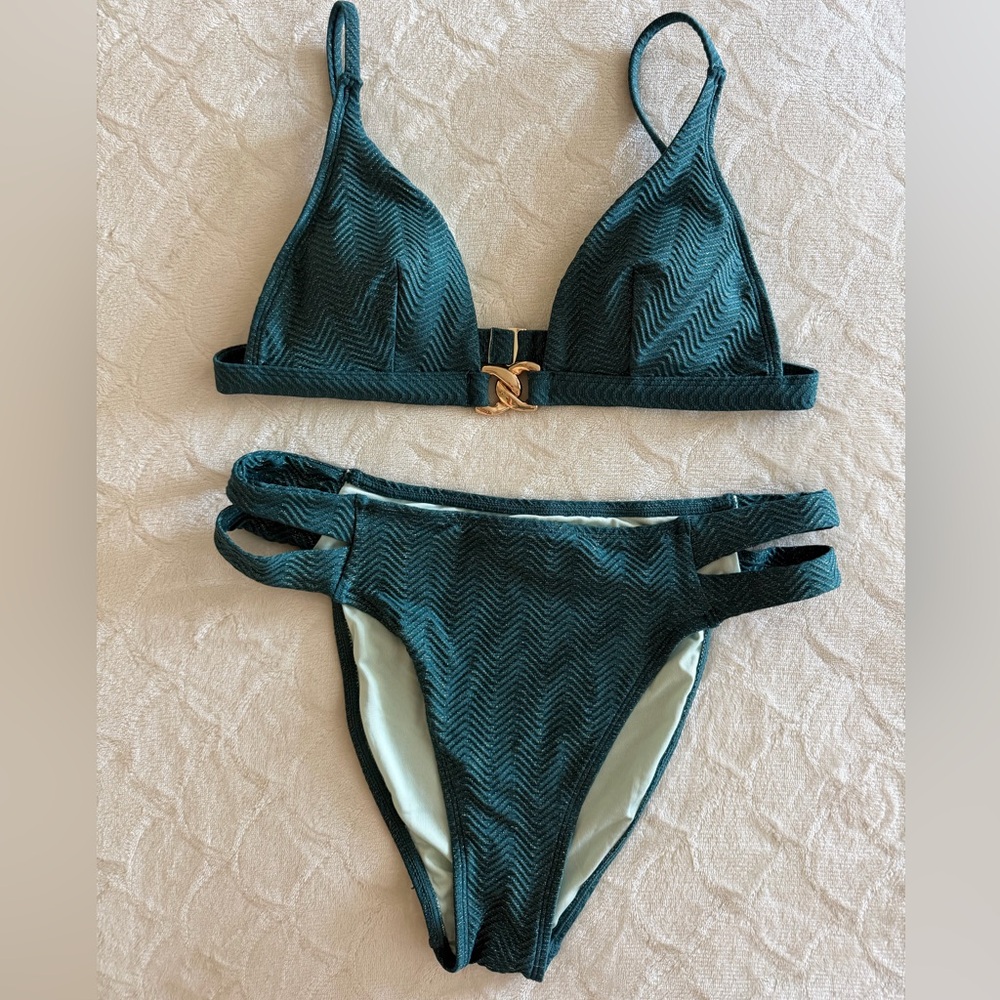 Cupshe Dark Sea Plunging Bikini